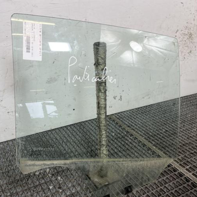 Vitre arriere droit DACIA SANDERO 1 Photo n°3