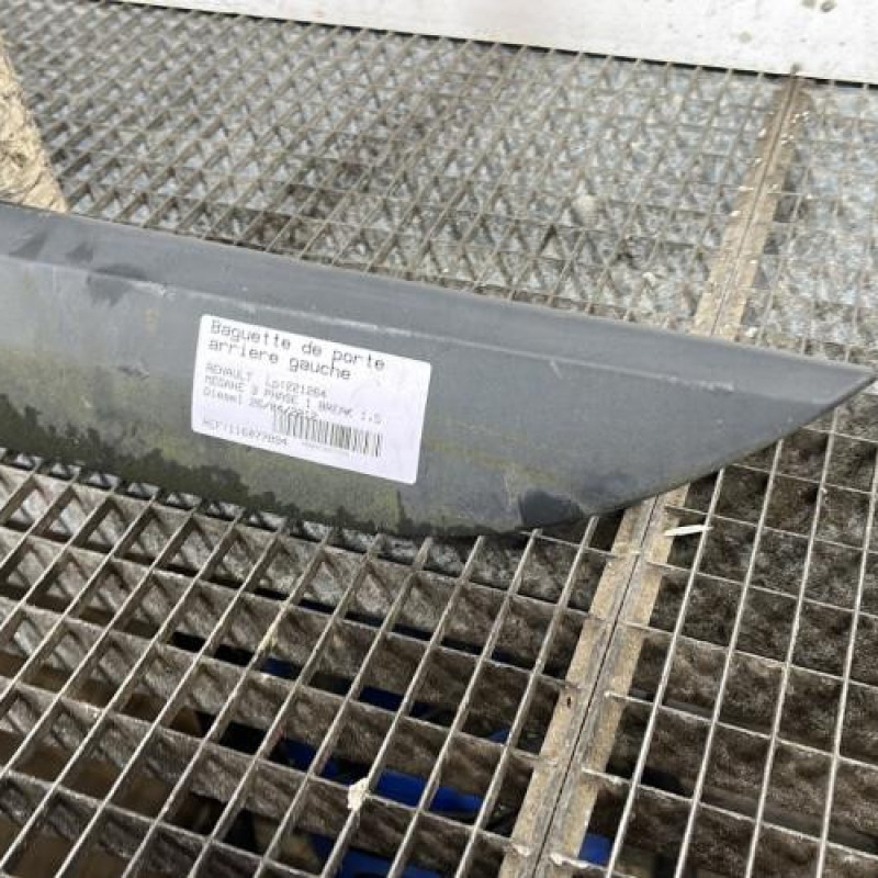 Baguette de porte arriere gauche  RENAULT MEGANE 3 Photo n°3