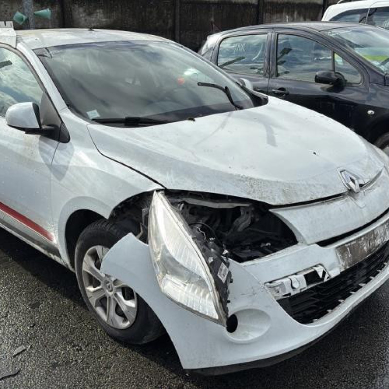 Pare choc arriere RENAULT MEGANE 3 Photo n°10