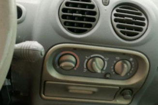 Attache ceinture arriere droit RENAULT TWINGO 1