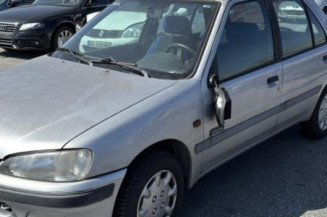 Pare boue avant gauche PEUGEOT 106