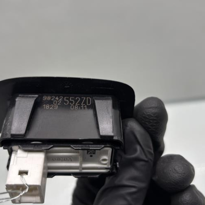 Interrupteur de leve vitre arriere gauche PEUGEOT 2008 1 Photo n°4