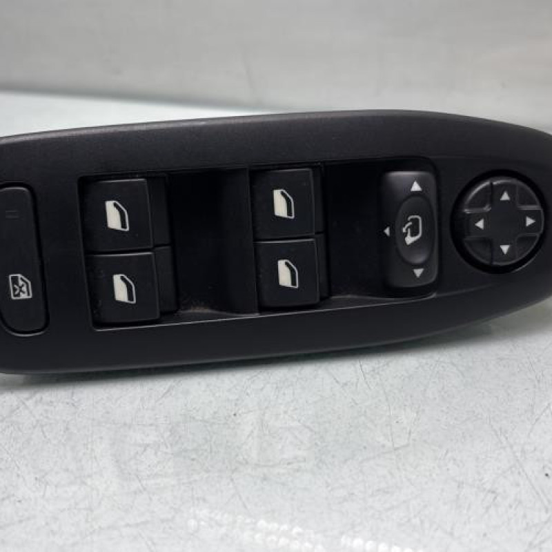 Interrupteur de leve vitre avant gauche PEUGEOT 2008 1 Photo n°1