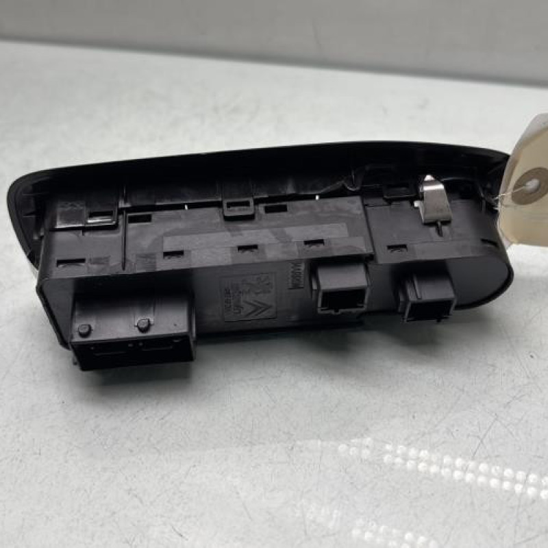 Interrupteur de leve vitre avant gauche PEUGEOT 2008 1 Photo n°2