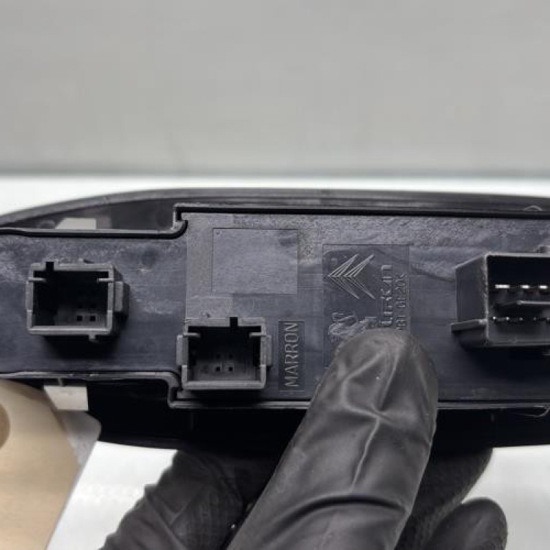 Interrupteur de leve vitre avant gauche PEUGEOT 2008 1 Photo n°4