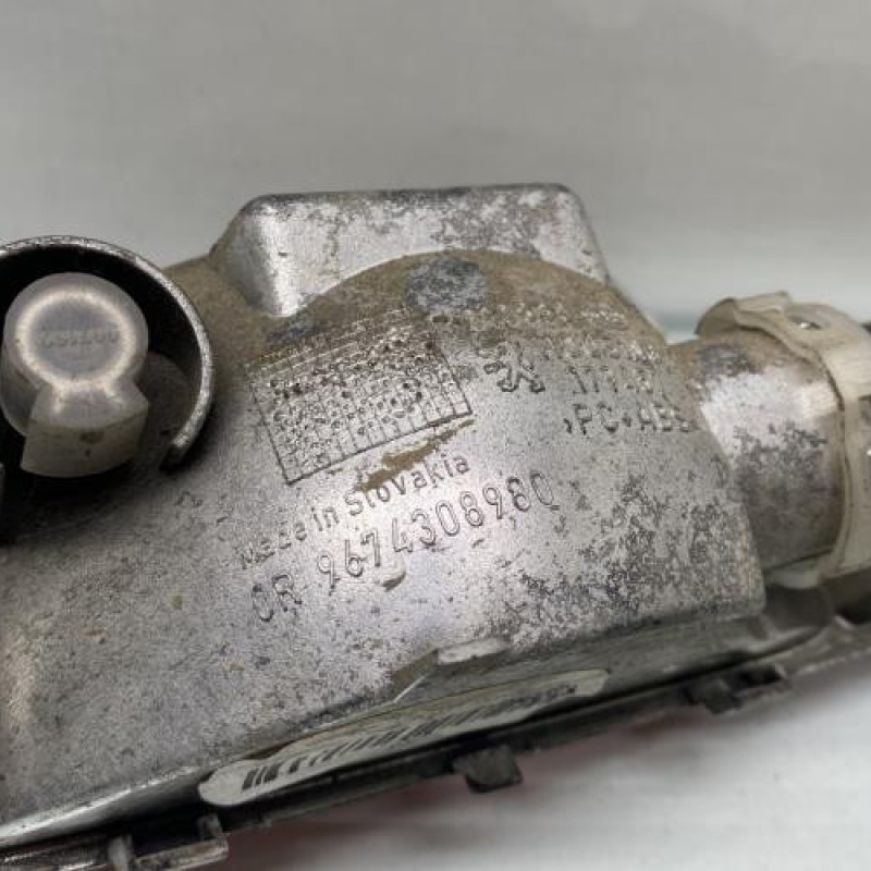 Anti brouillard arriere PEUGEOT 208 1 Photo n°4