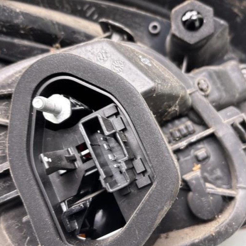 Feu arriere principal droit (feux) PEUGEOT 208 1 Photo n°3