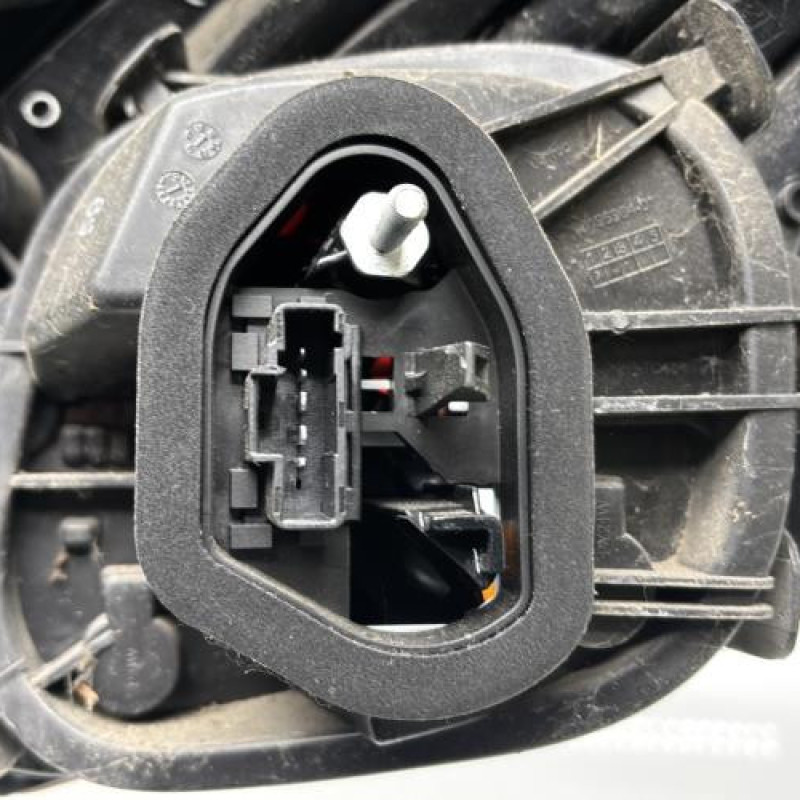 Feu arriere principal gauche (feux) PEUGEOT 208 1 Photo n°3