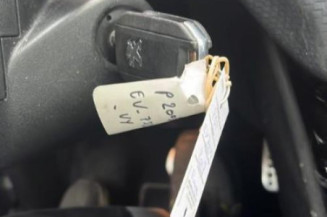 Attache ceinture arriere droit PEUGEOT 2008 1