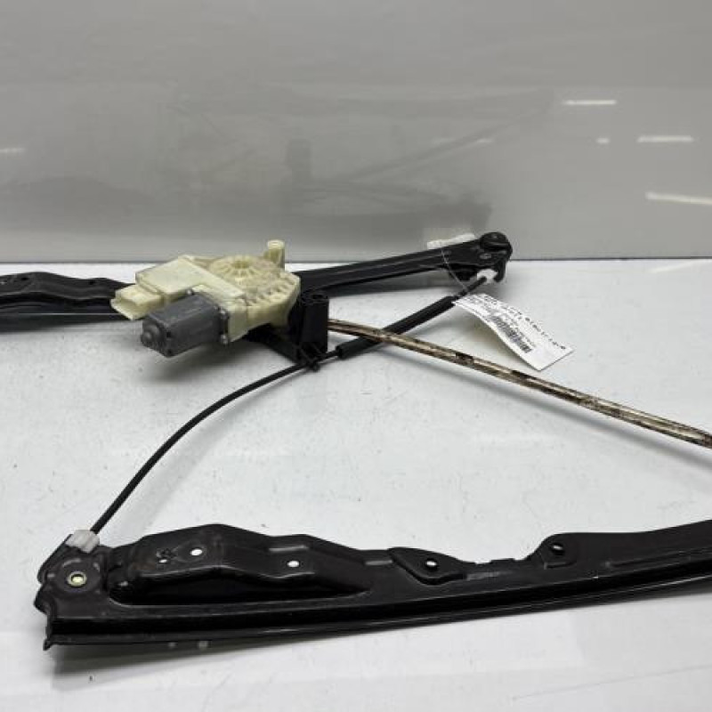 Leve vitre electrique avant droit PEUGEOT 308 2 Photo n°1