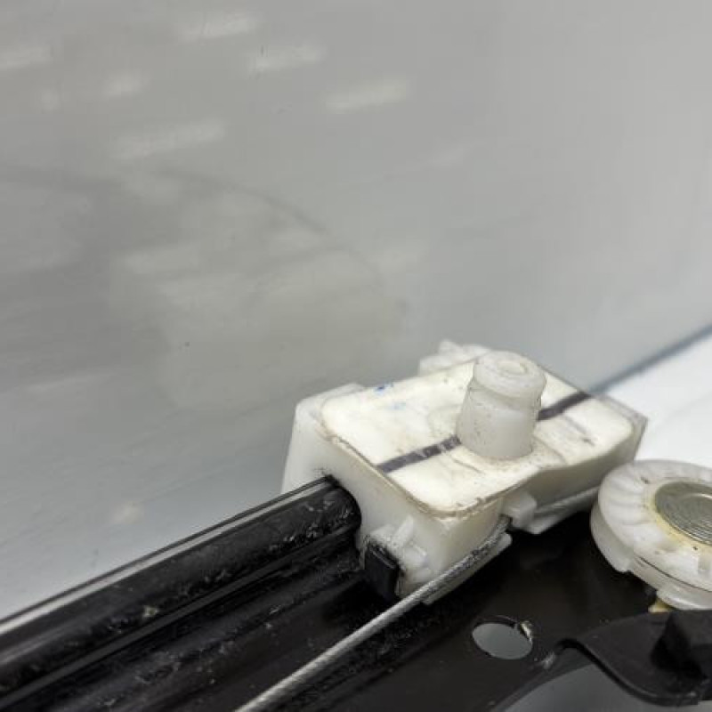 Leve vitre electrique avant gauche PEUGEOT 308 2 Photo n°9