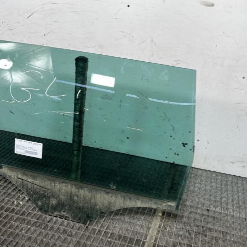 Vitre arriere gauche VOLKSWAGEN PASSAT 6 Photo n°3