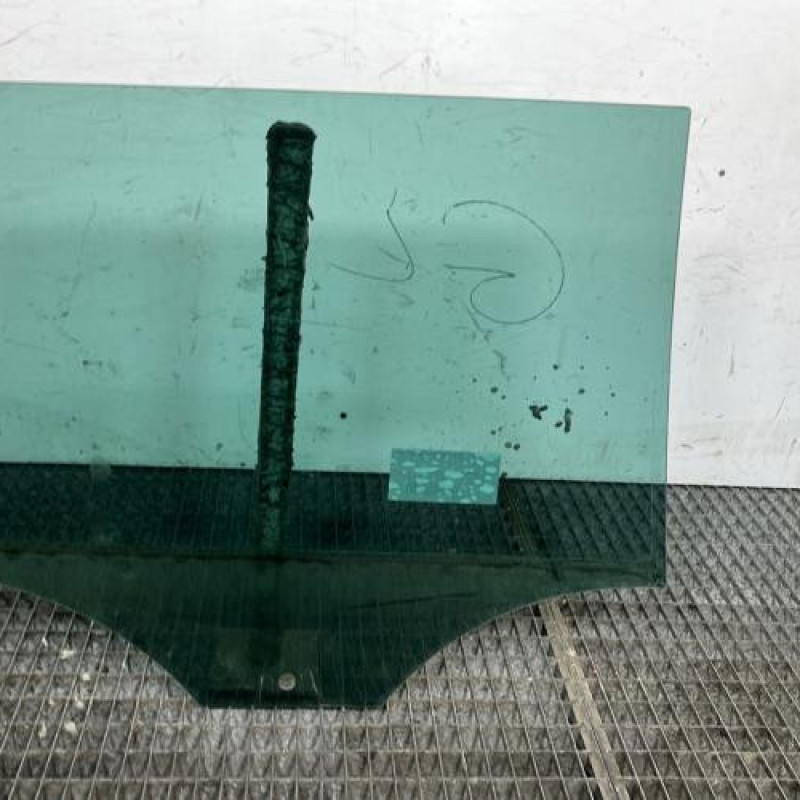 Vitre arriere gauche VOLKSWAGEN PASSAT 6 Photo n°4