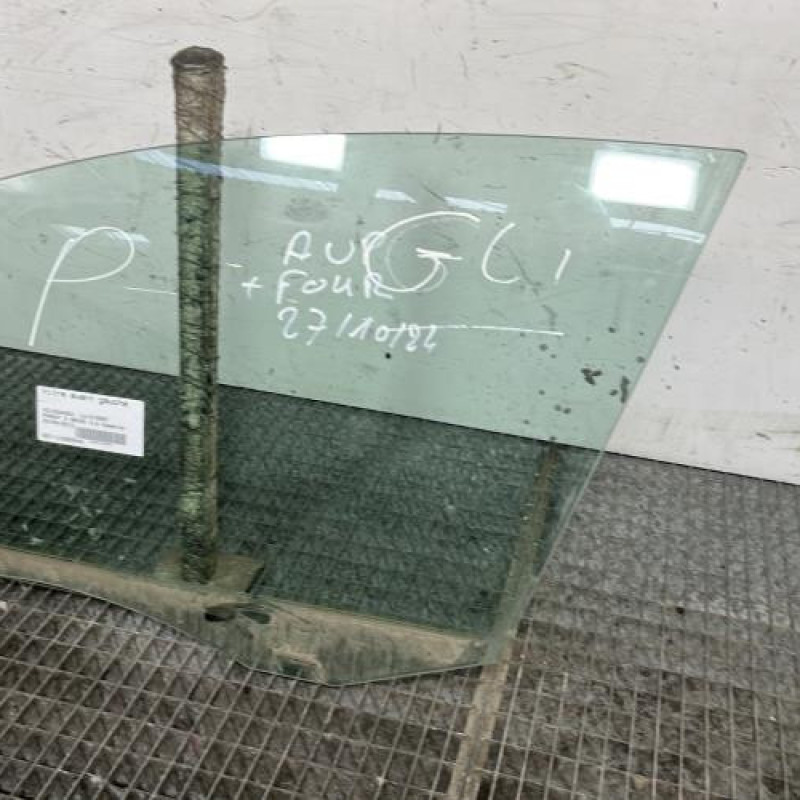 Vitre avant gauche VOLKSWAGEN PASSAT 6 Photo n°3