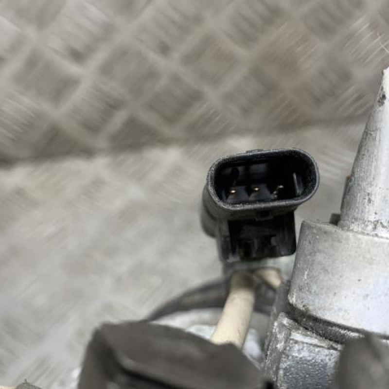 Compresseur clim MERCEDES CLASSE A 176 Photo n°3