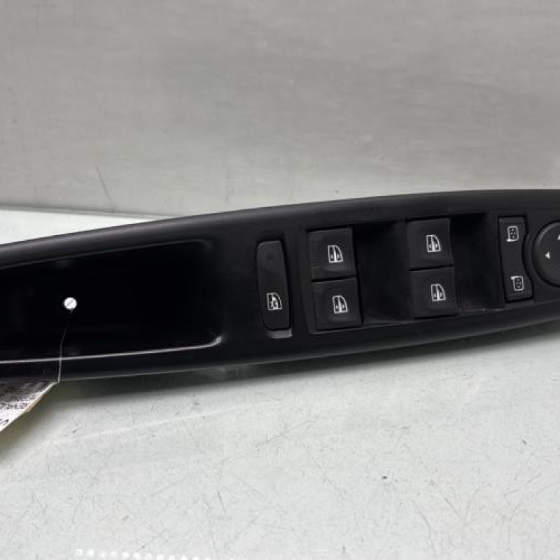 Interrupteur de leve vitre avant gauche RENAULT MEGANE 3 Photo n°1