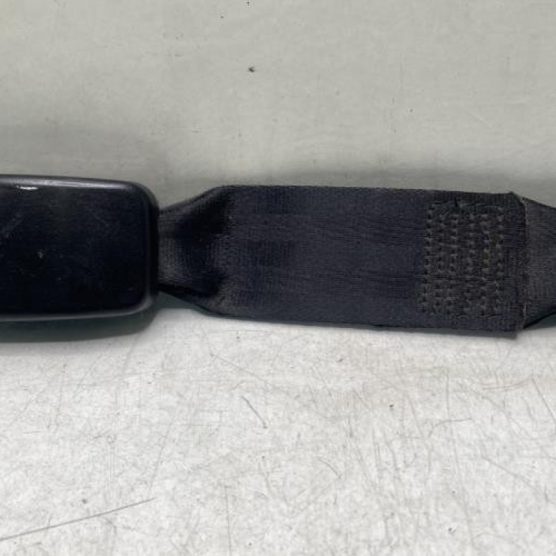 Attache ceinture arriere droit PEUGEOT 106 Photo n°1
