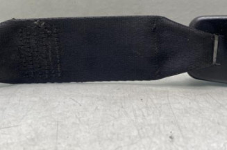Attache ceinture arriere droit PEUGEOT 106