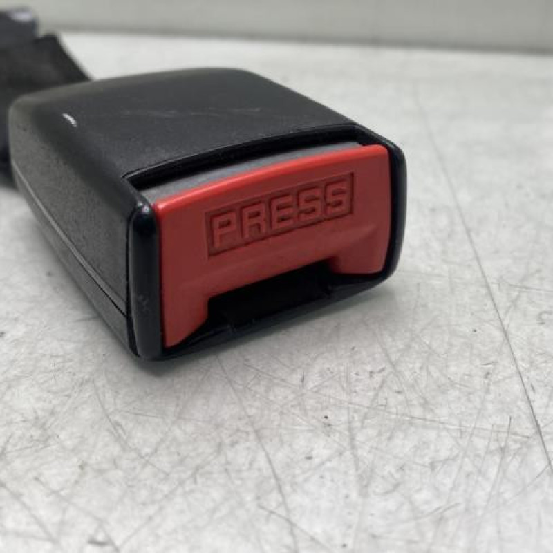 Attache ceinture arriere droit PEUGEOT 106 Photo n°3