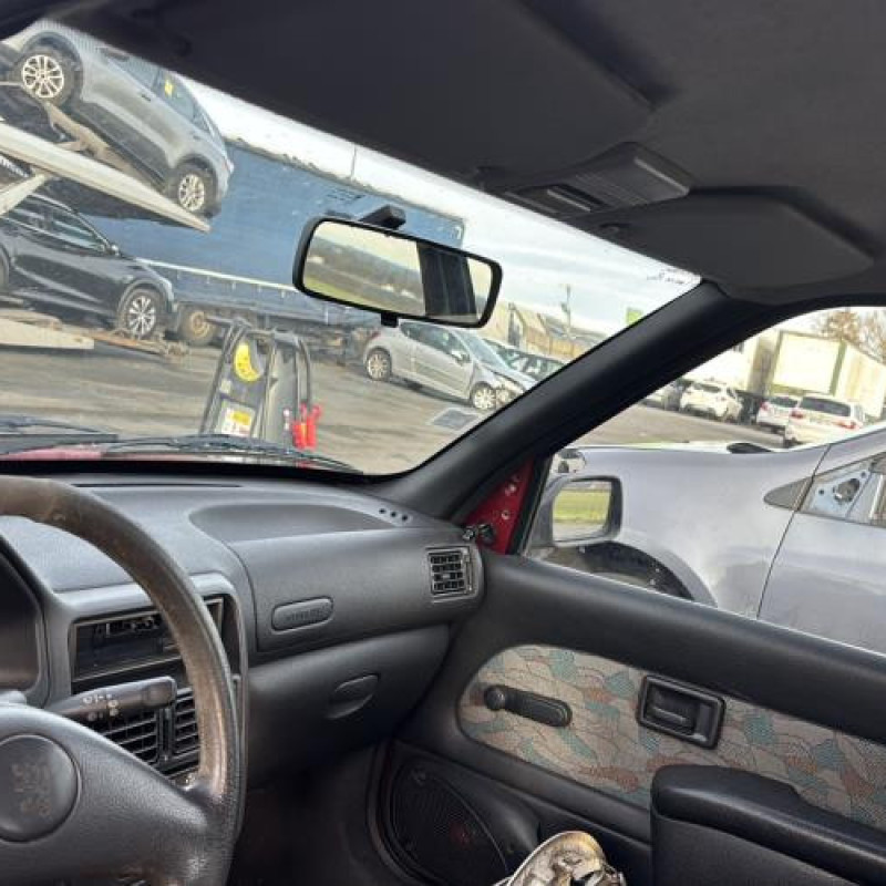 Attache ceinture arriere droit PEUGEOT 106 Photo n°16