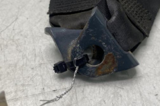 Attache ceinture arriere gauche PEUGEOT 106