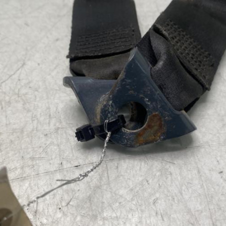 Attache ceinture arriere gauche PEUGEOT 106