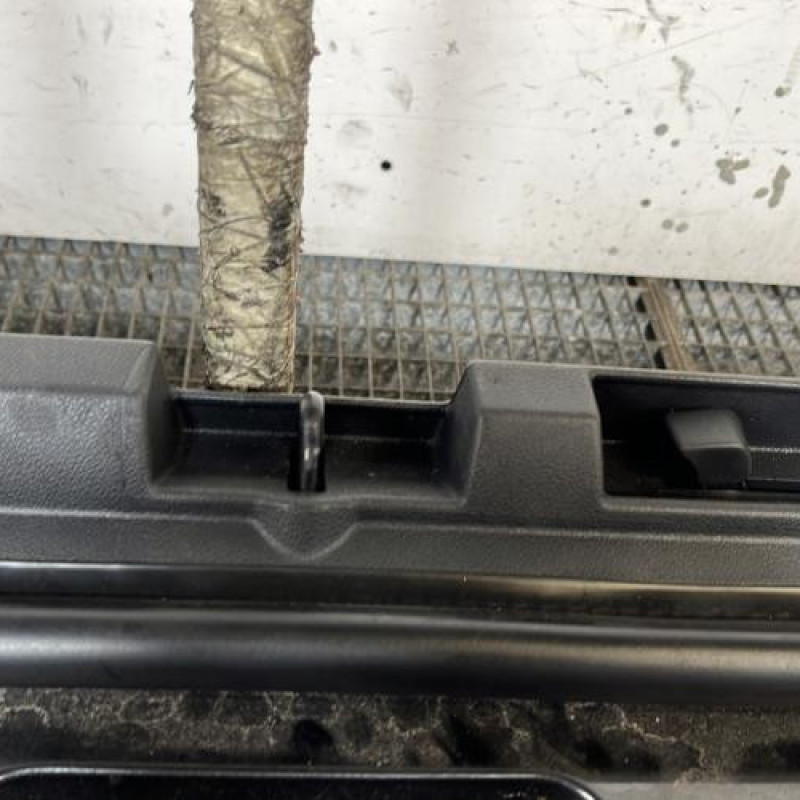 Hayon inferieur PEUGEOT 3008 1 Photo n°4