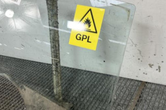 Vitre arriere droit DACIA SANDERO 1