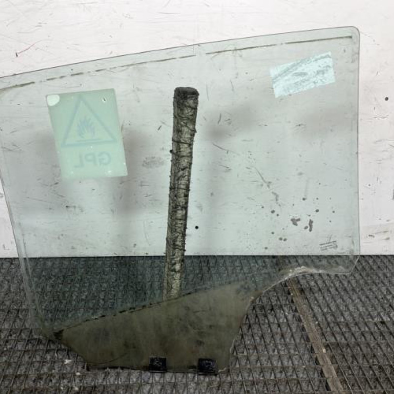 Vitre arriere droit DACIA SANDERO 1 Photo n°4