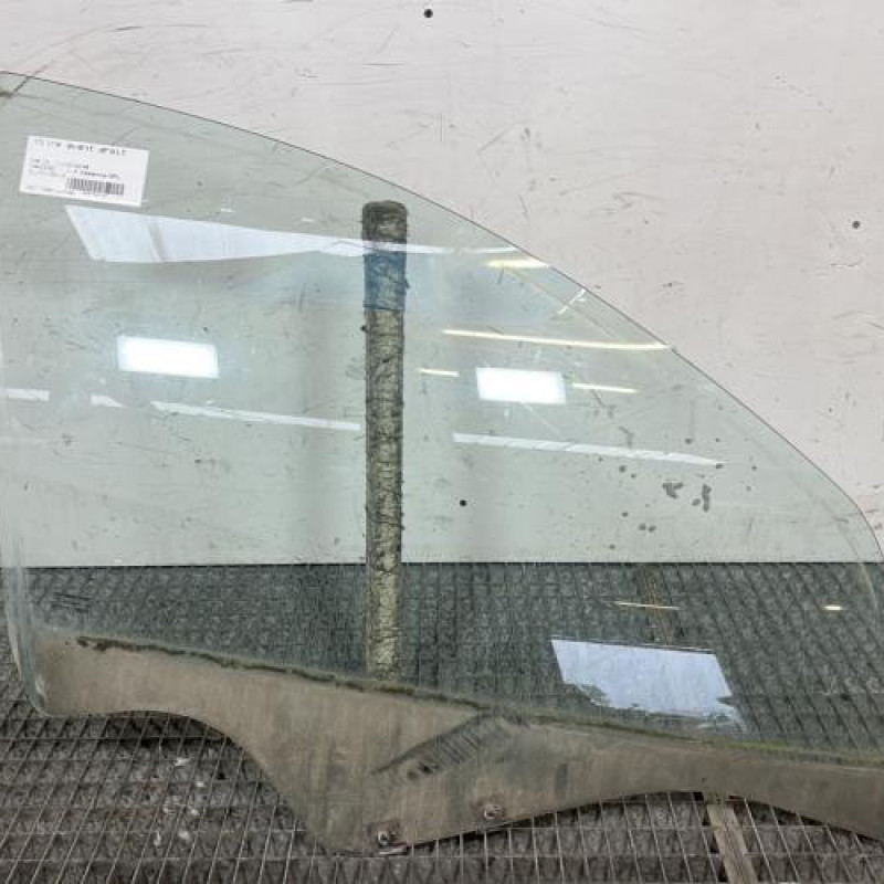 Vitre avant droit DACIA SANDERO 1 Photo n°1