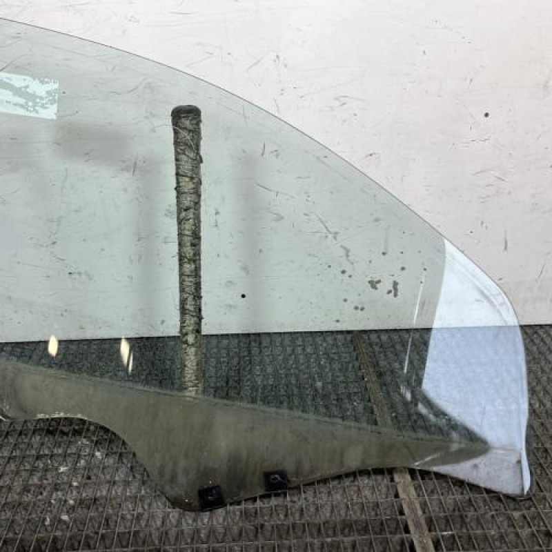 Vitre avant gauche DACIA SANDERO 1 Photo n°4