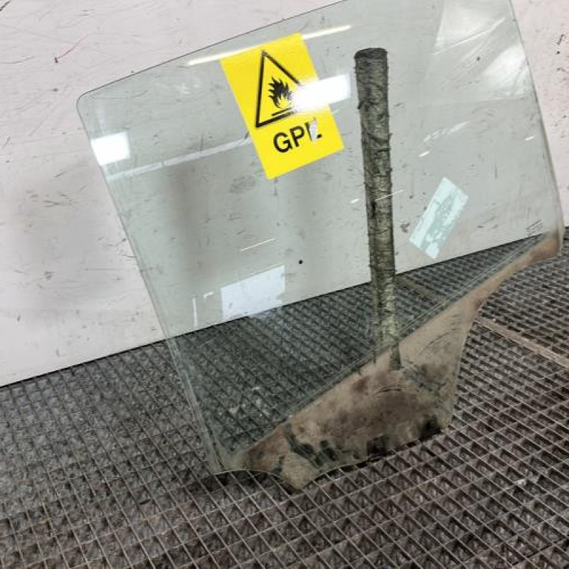 Vitre arriere gauche DACIA SANDERO 1 Photo n°2