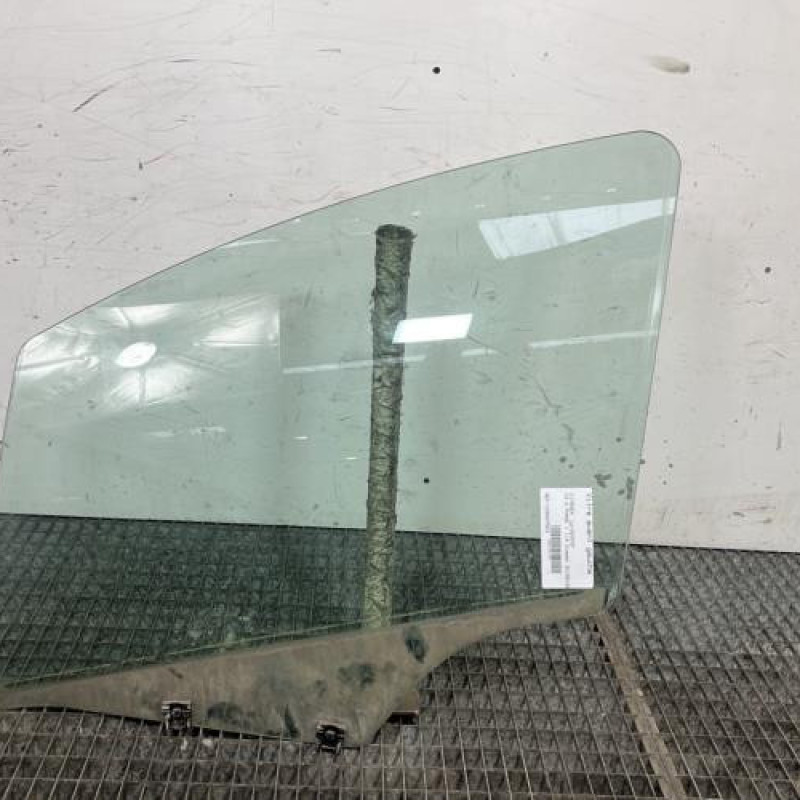 Vitre avant gauche CITROEN C3 2 Photo n°1