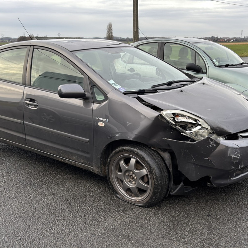 TOYOTA PRIUS 2 1.5i - 16V HYBRID Photo n°2