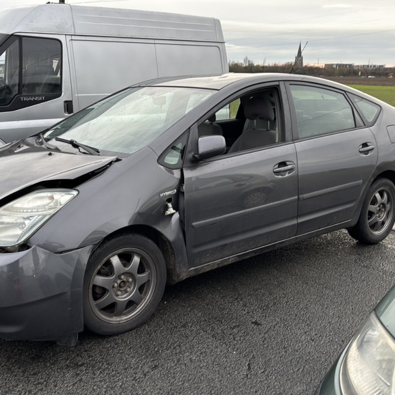 TOYOTA PRIUS 2 1.5i - 16V HYBRID Photo n°3
