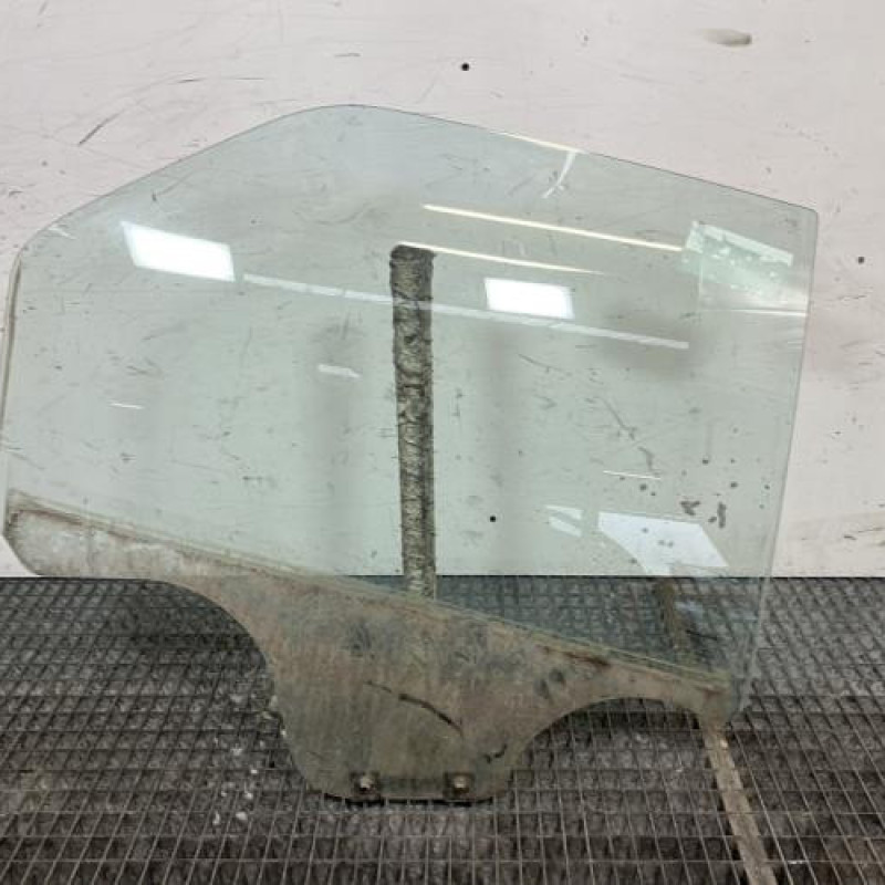 Vitre arriere droit DACIA LOGAN 1 Photo n°1