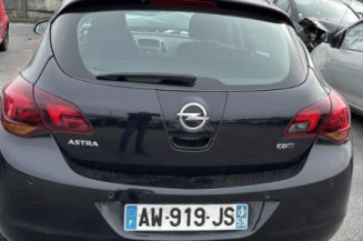 Pare boue avant gauche OPEL ASTRA J