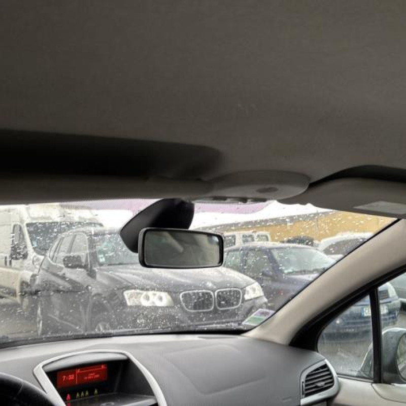 Attache ceinture avant gauche PEUGEOT 207 Photo n°15