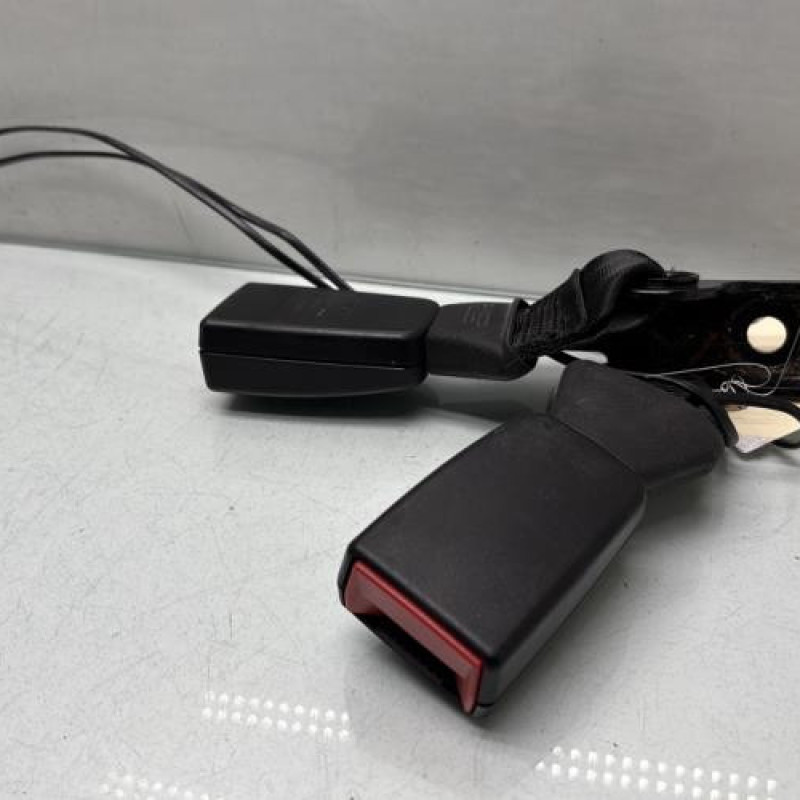 Attache ceinture arriere droit CITROEN C4 CACTUS Photo n°4