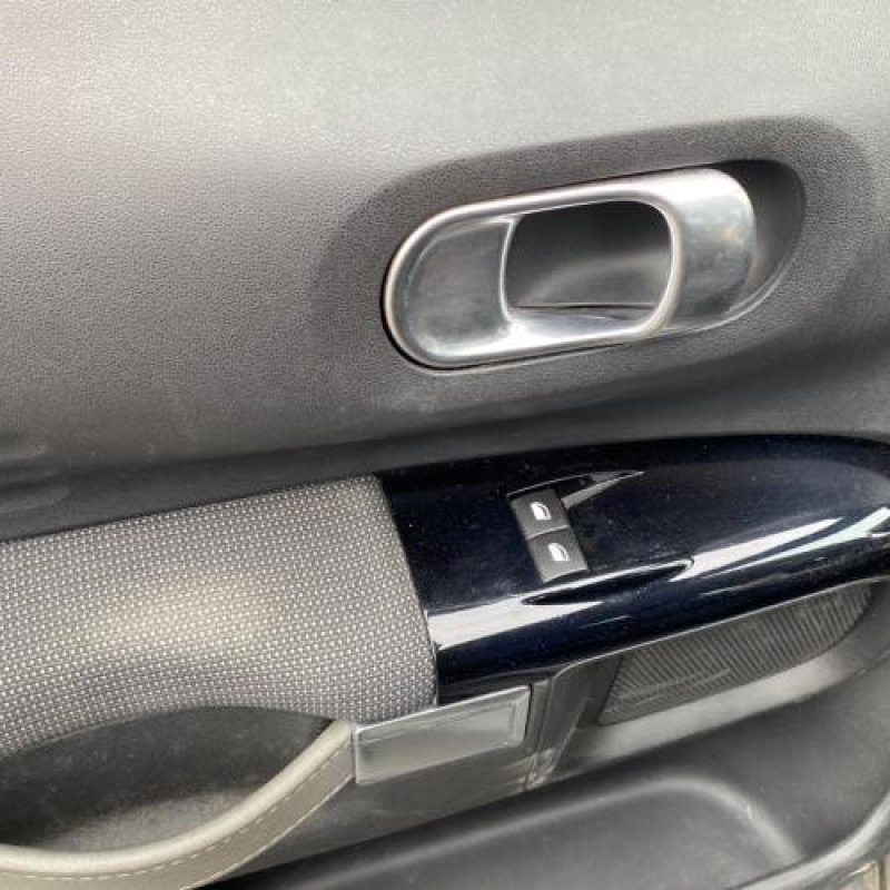 Attache ceinture arriere droit CITROEN C4 CACTUS Photo n°14