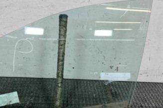 Vitre avant gauche PEUGEOT 2008 1 Photo n°1