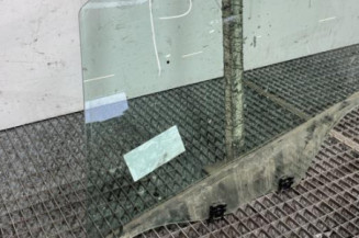 Vitre avant gauche PEUGEOT 2008 1