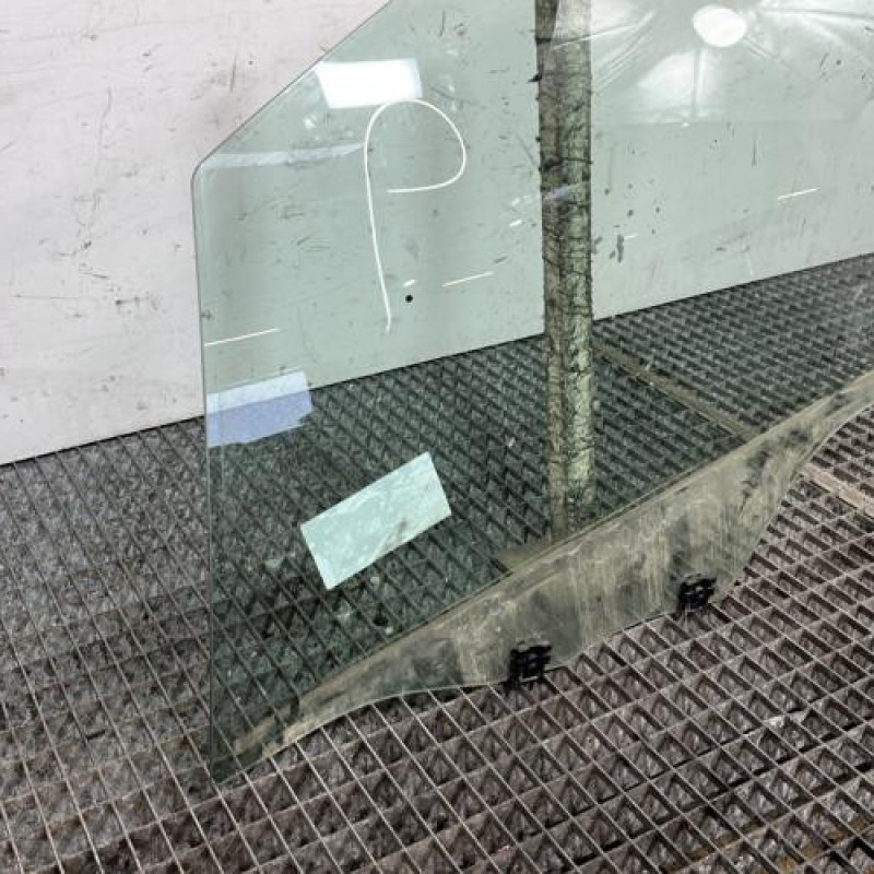 Vitre avant gauche PEUGEOT 2008 1 Photo n°2