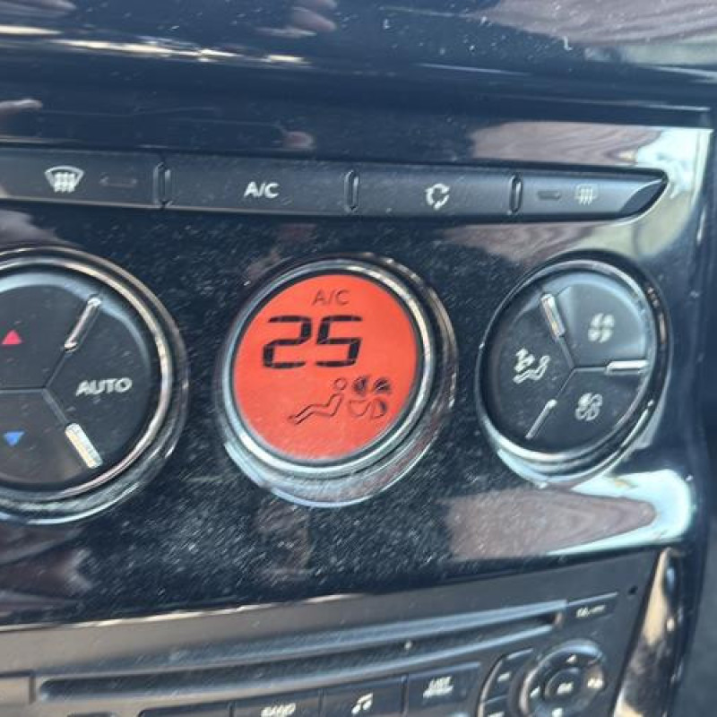 Bouton de warning CITROEN DS3 Photo n°18