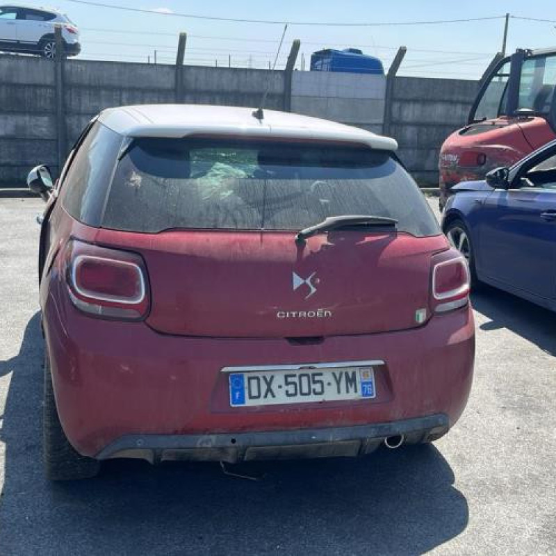 Feu arriere stop central DS DS3 Photo n°8