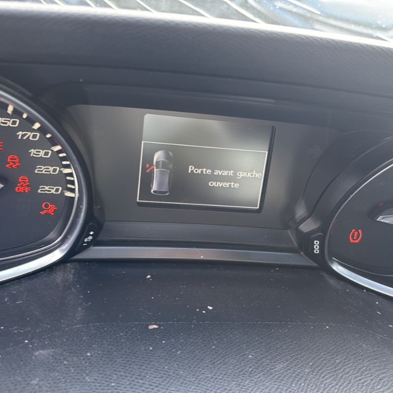 PEUGEOT 308 2 PHASE 1 1.6 HDI - 8V TURBO Photo n°28