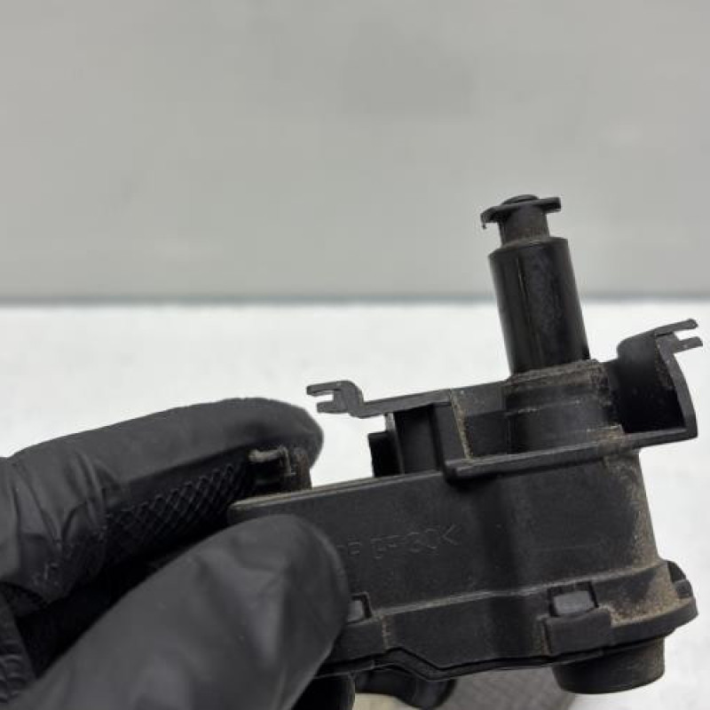 Actionneur verrou trappe d'essence VOLKSWAGEN POLO 5 Photo n°2