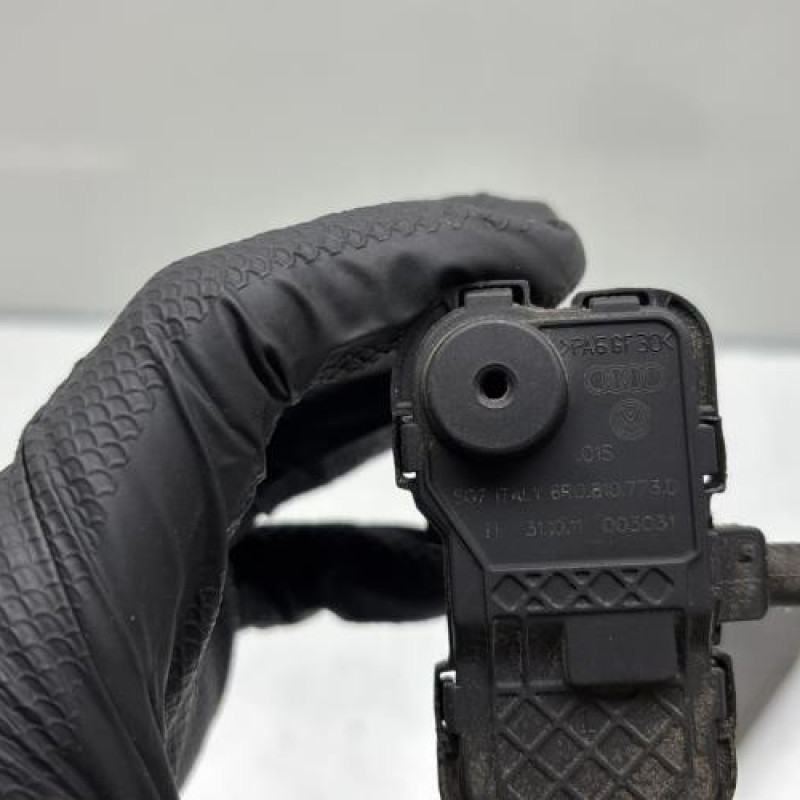 Actionneur verrou trappe d'essence VOLKSWAGEN POLO 5 Photo n°4