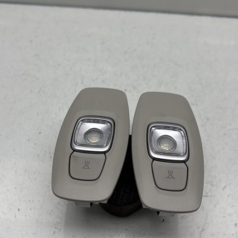 Eclairage de plafonnier RENAULT MEGANE 4 Photo n°1