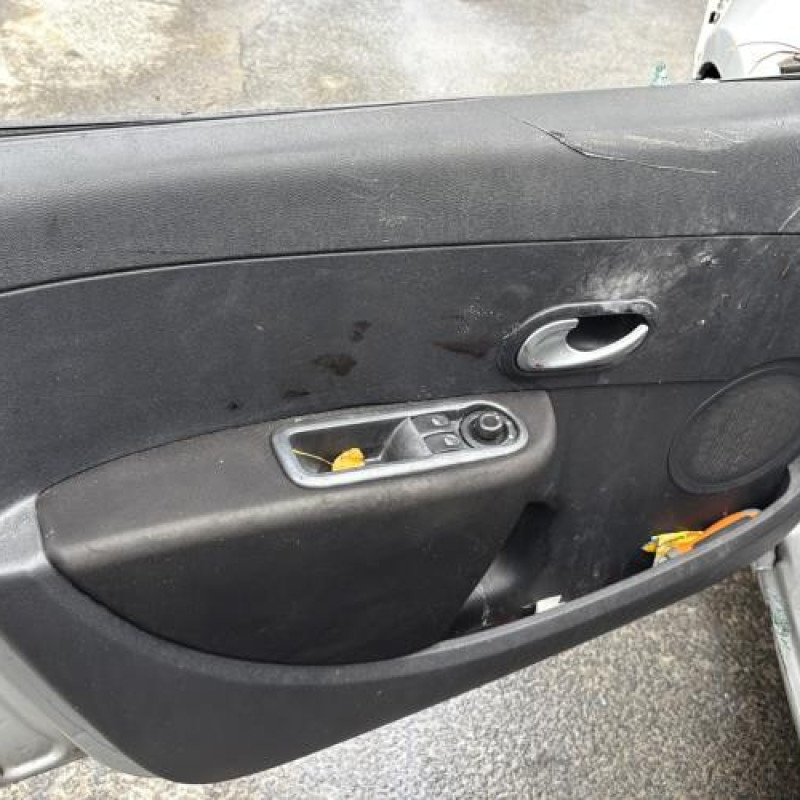 Compteur RENAULT CLIO 3 Photo n°9